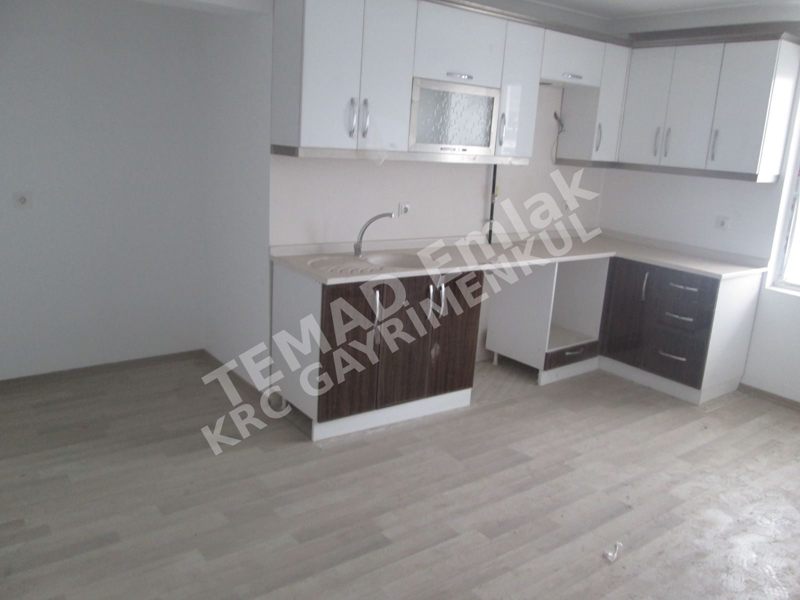 KRC'DEN MERKEZİ KONUMDA ASANSÖRLÜ SATILIK 3+1DUBLEX DAİRE