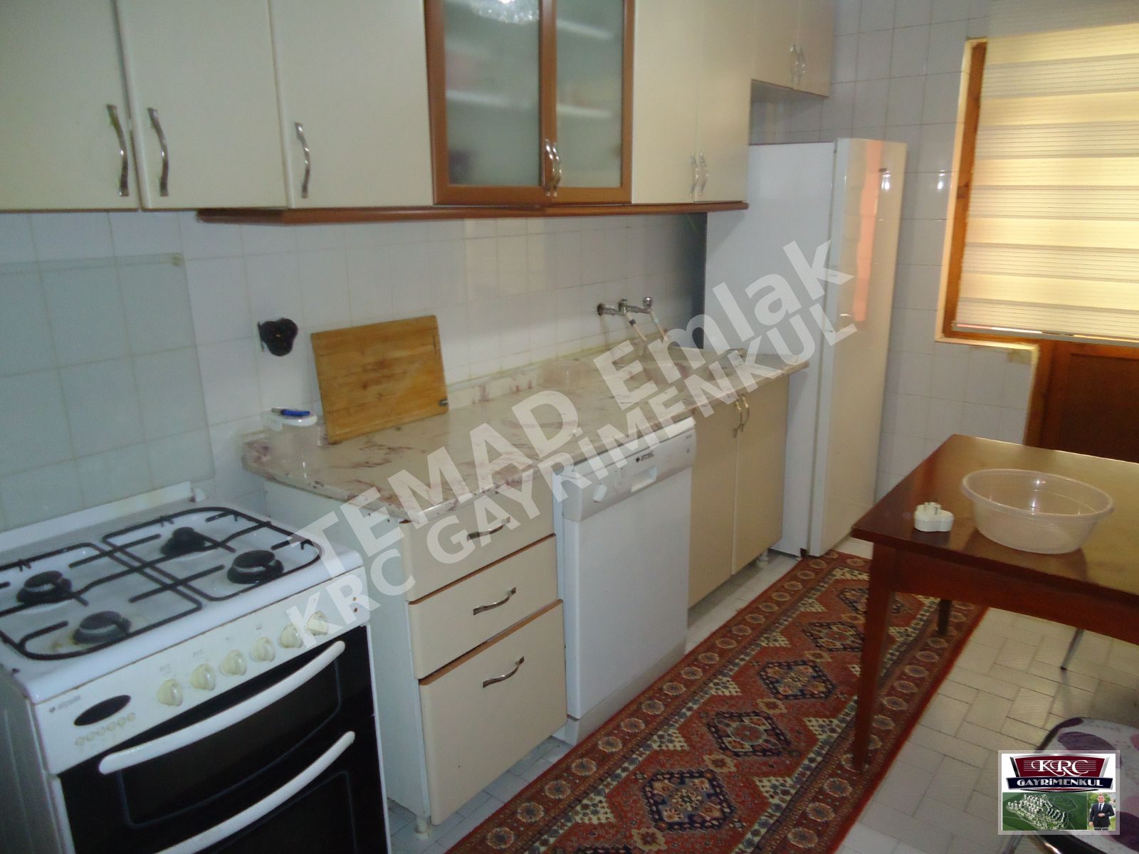 KRC'DEN MERKEZİ KONUMDA EŞYALI KİRALIK 3+1 DAİRE