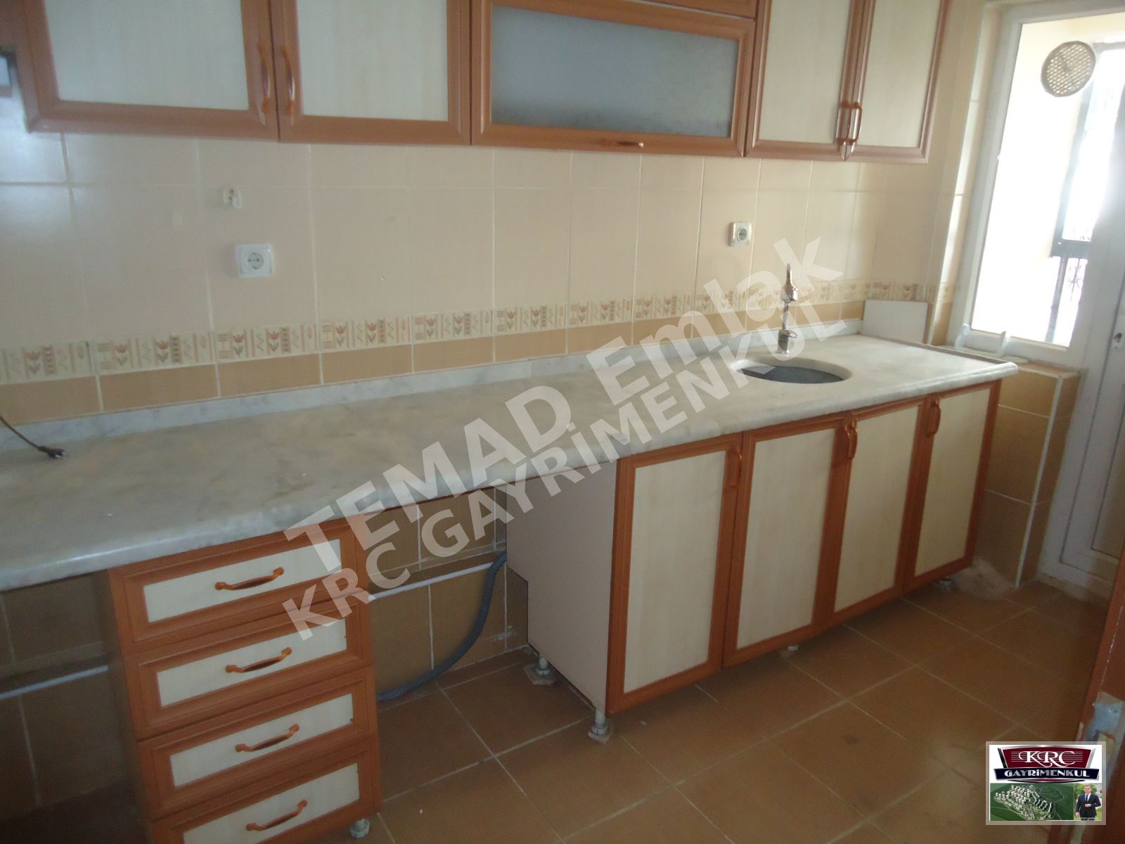 KRC'DEN GÜLVEREN MAHALLESİNDE KİRALIK GİRİŞ KAT 3+1 DAİRE