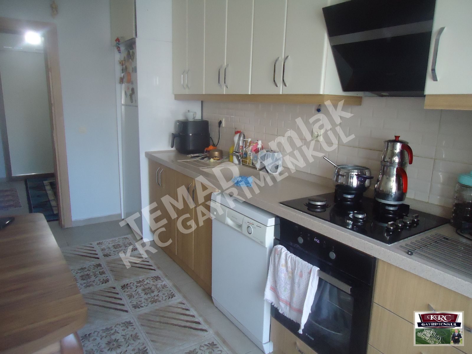 KRC'DEN MERKEZİ KONUMDA KATTA SATILIK 3+1 DAİRE