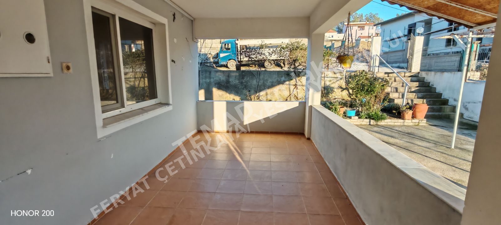 URLA BADEMLER MAHALLESİNDE BAHÇELİ 2+1 KİRALIK EV